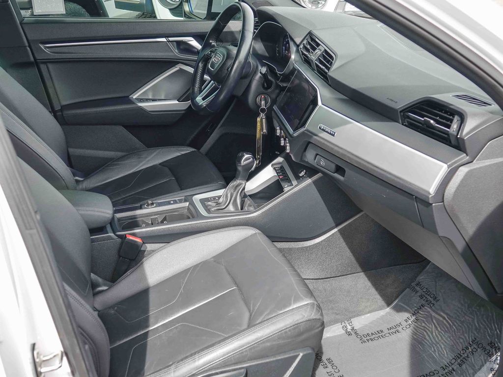 Thumbnail: 2020 Audi Q3 - 8