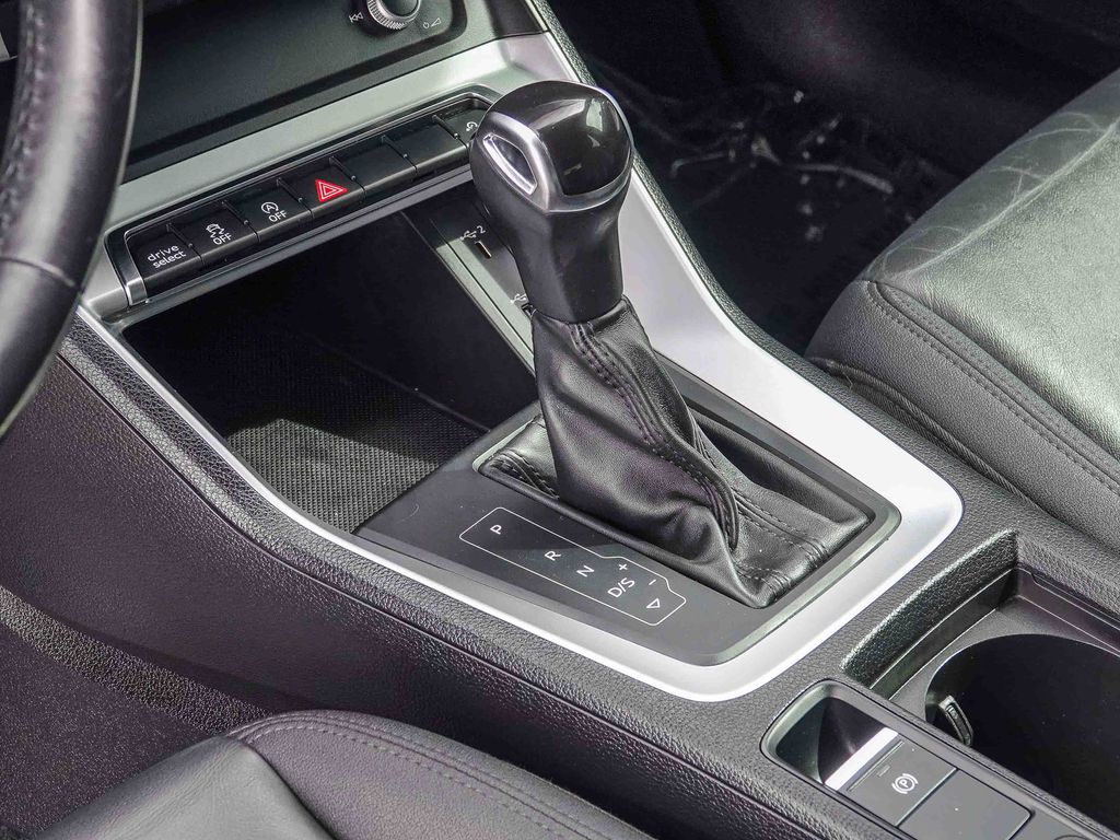 Thumbnail: 2020 Audi Q3 - 12