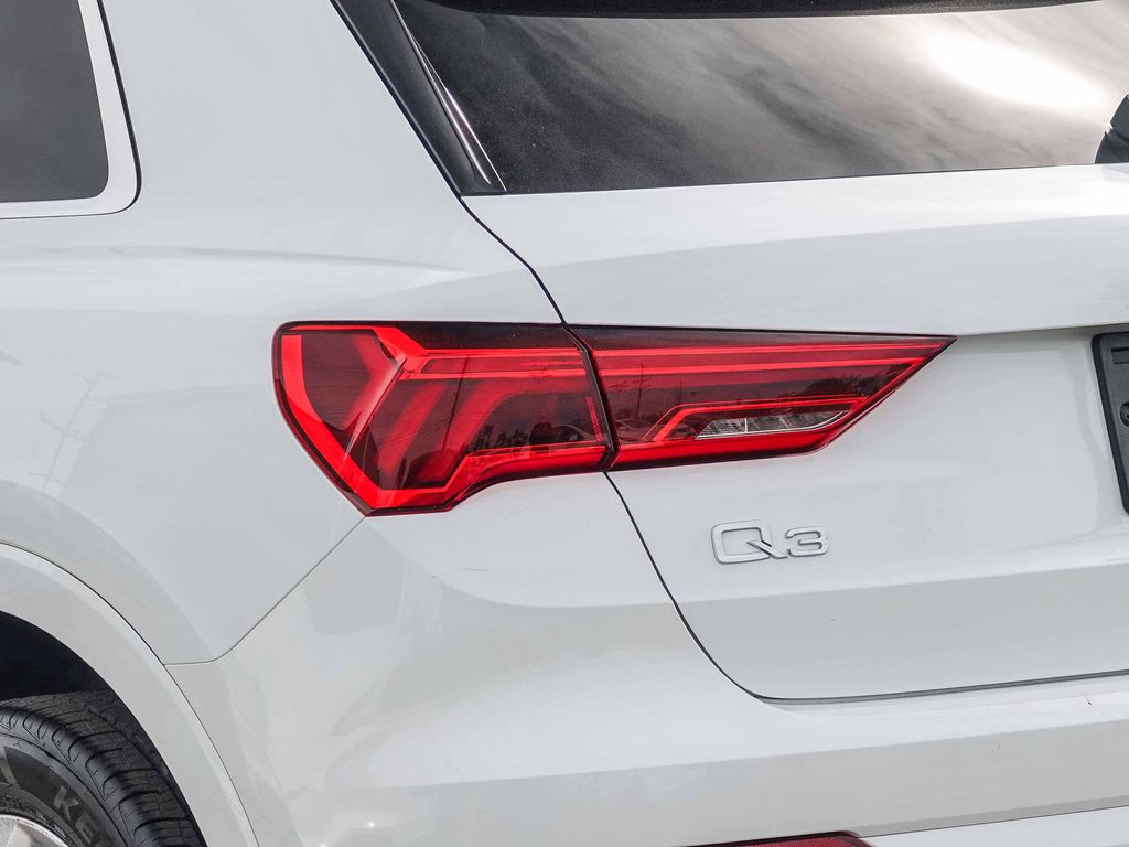 Thumbnail: 2020 Audi Q3 - 16