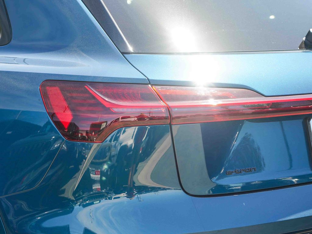Thumbnail: 2023 Audi e-tron - 20