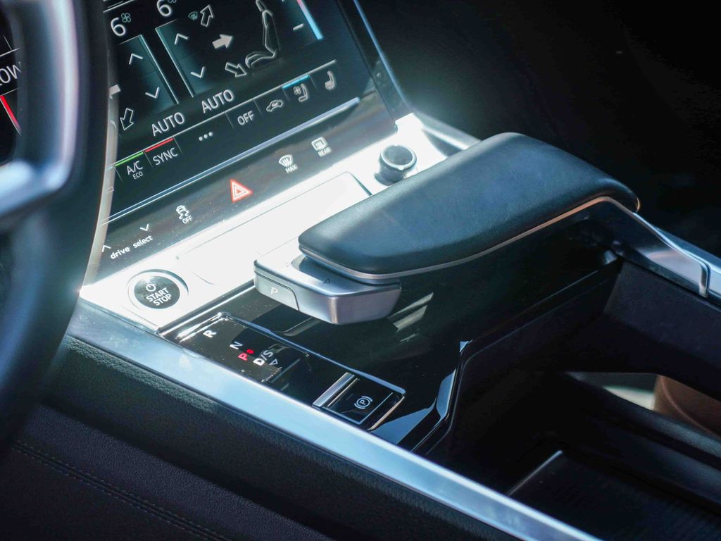 Thumbnail: 2023 Audi e-tron - 14
