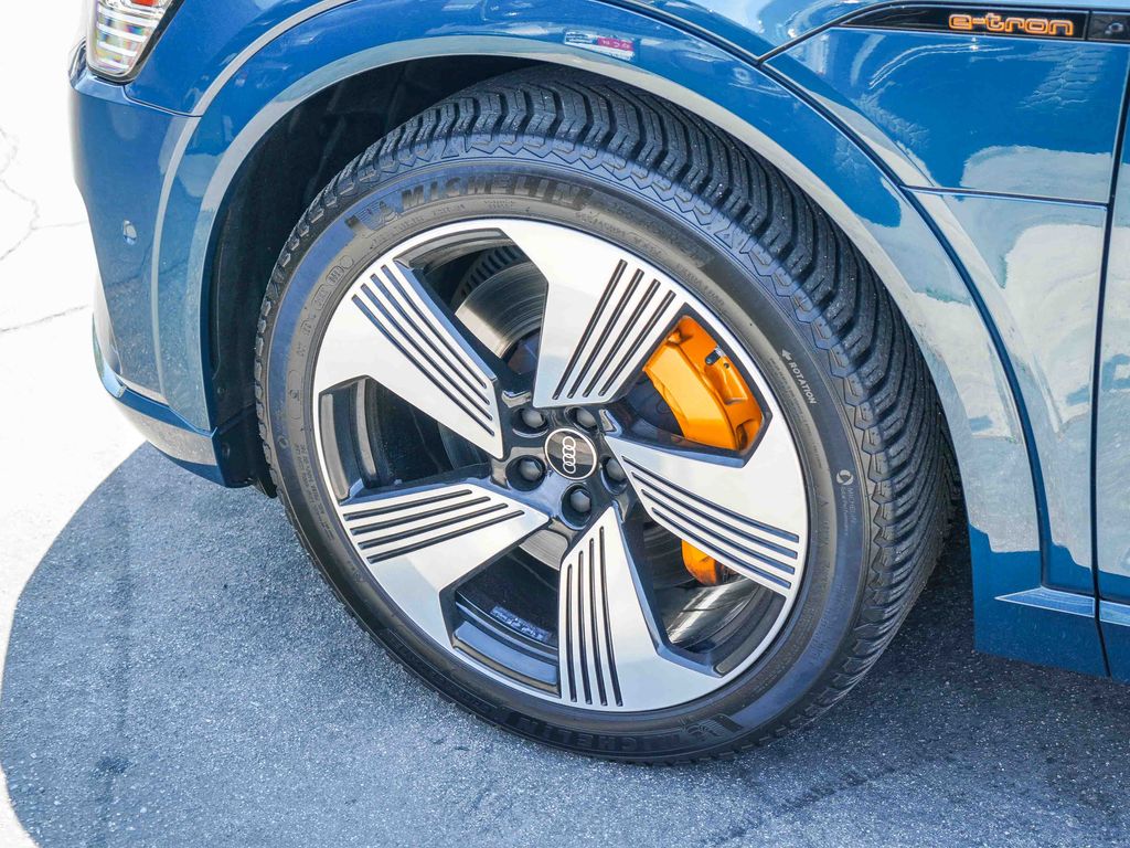 Thumbnail: 2023 Audi e-tron - 7