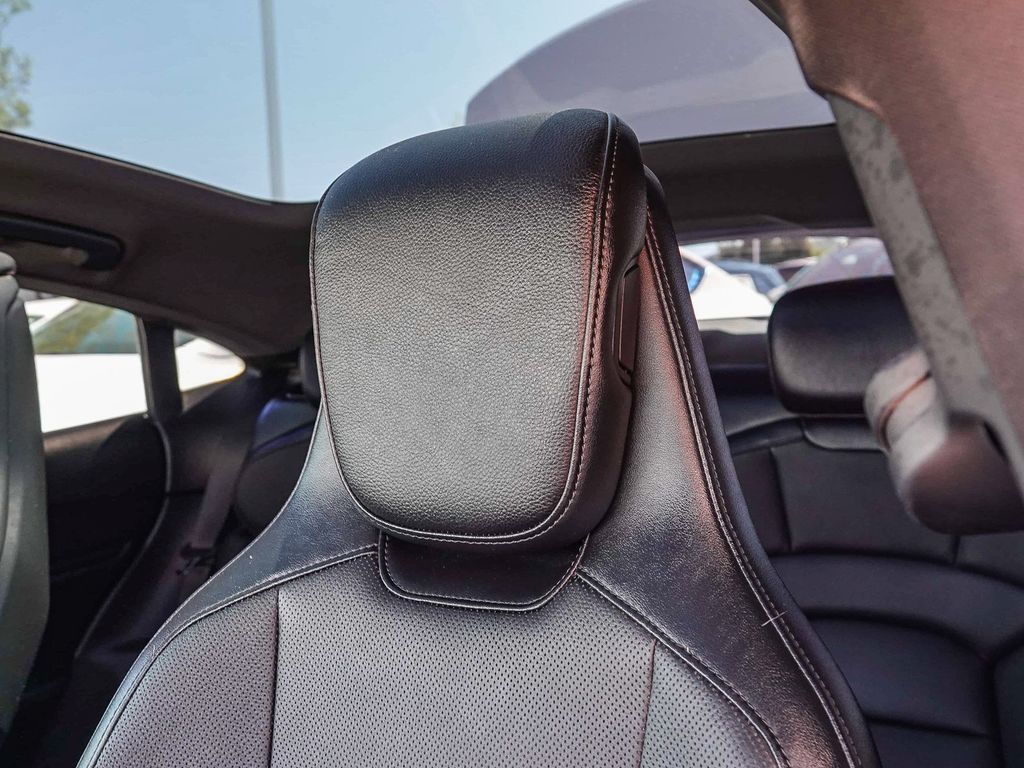 Thumbnail: 2020 Porsche Taycan - 32