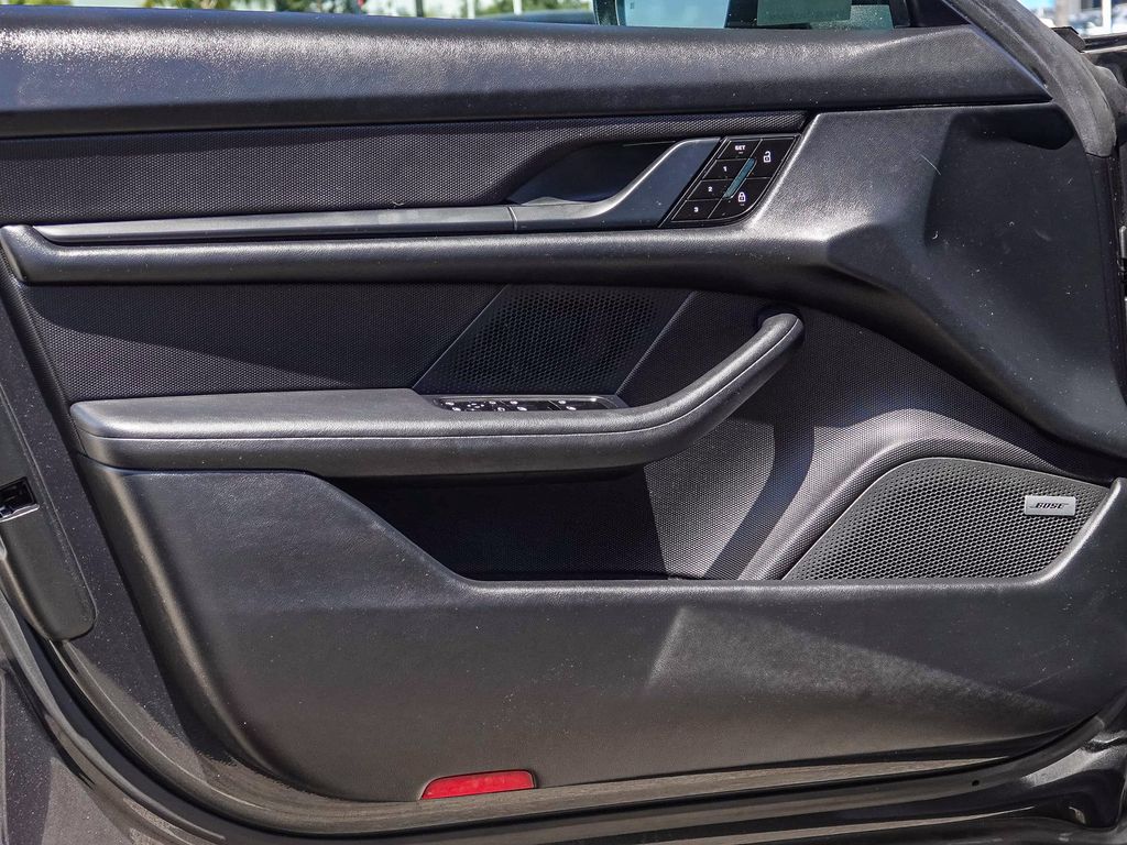 Thumbnail: 2020 Porsche Taycan - 25