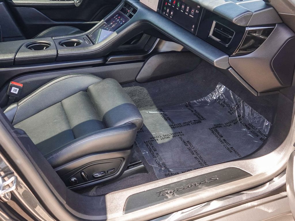 Thumbnail: 2020 Porsche Taycan - 8