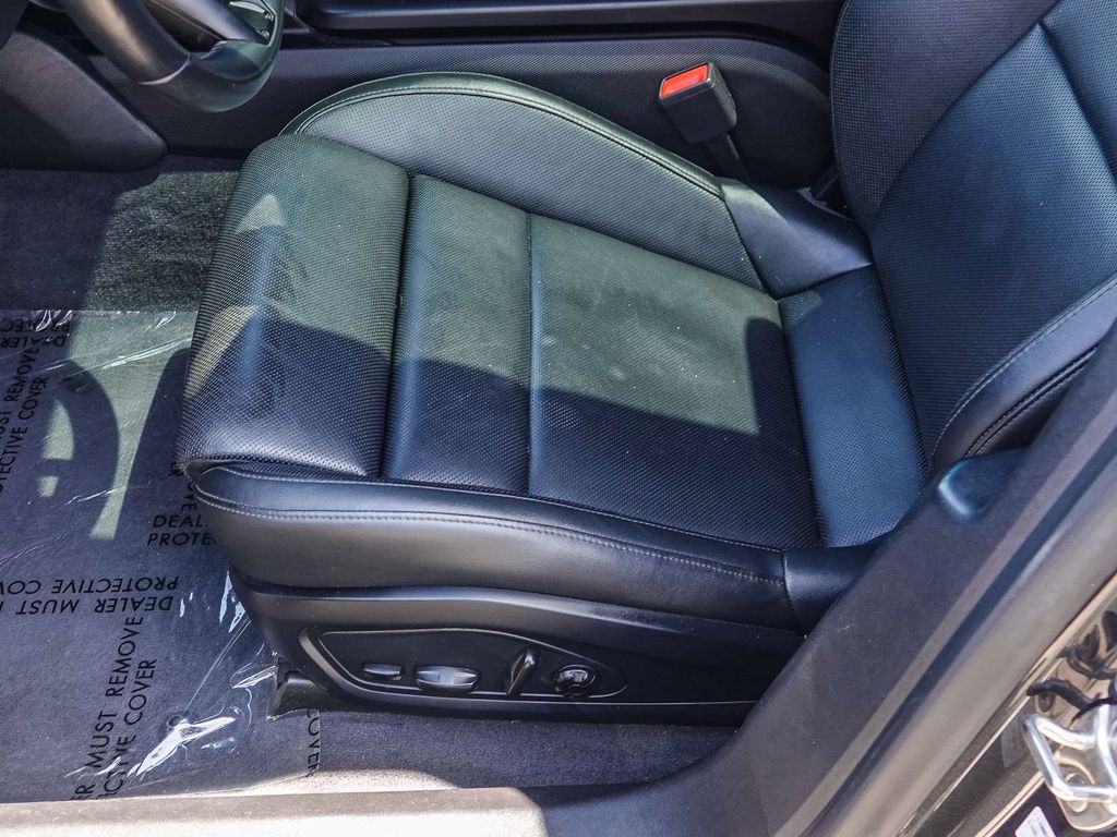 Thumbnail: 2020 Porsche Taycan - 26