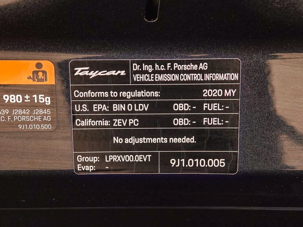 Thumbnail: 2020 Porsche Taycan - 17