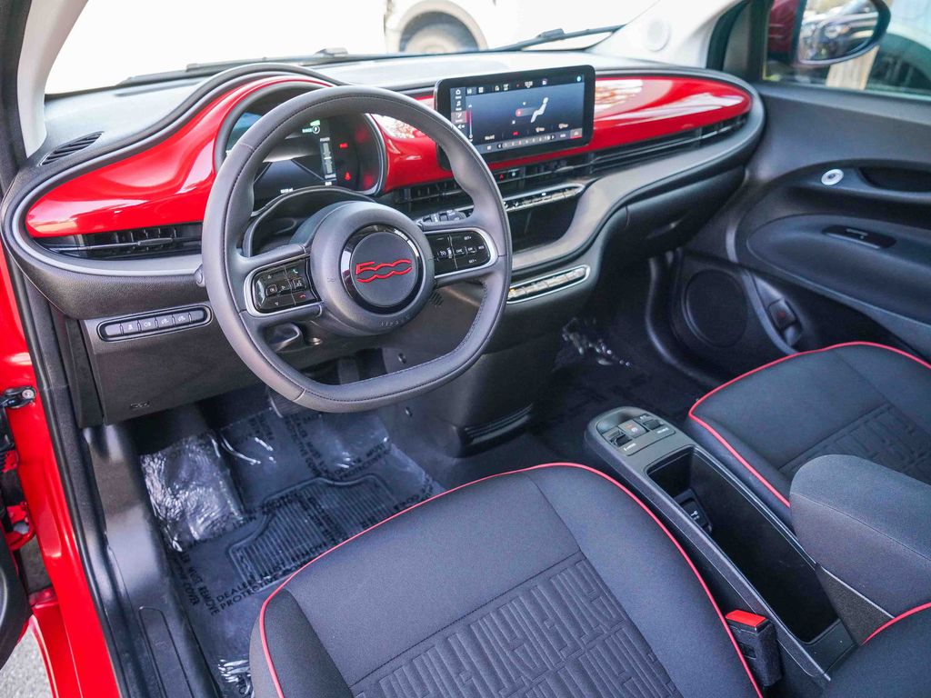 Thumbnail: 2024 Fiat 500e - 2