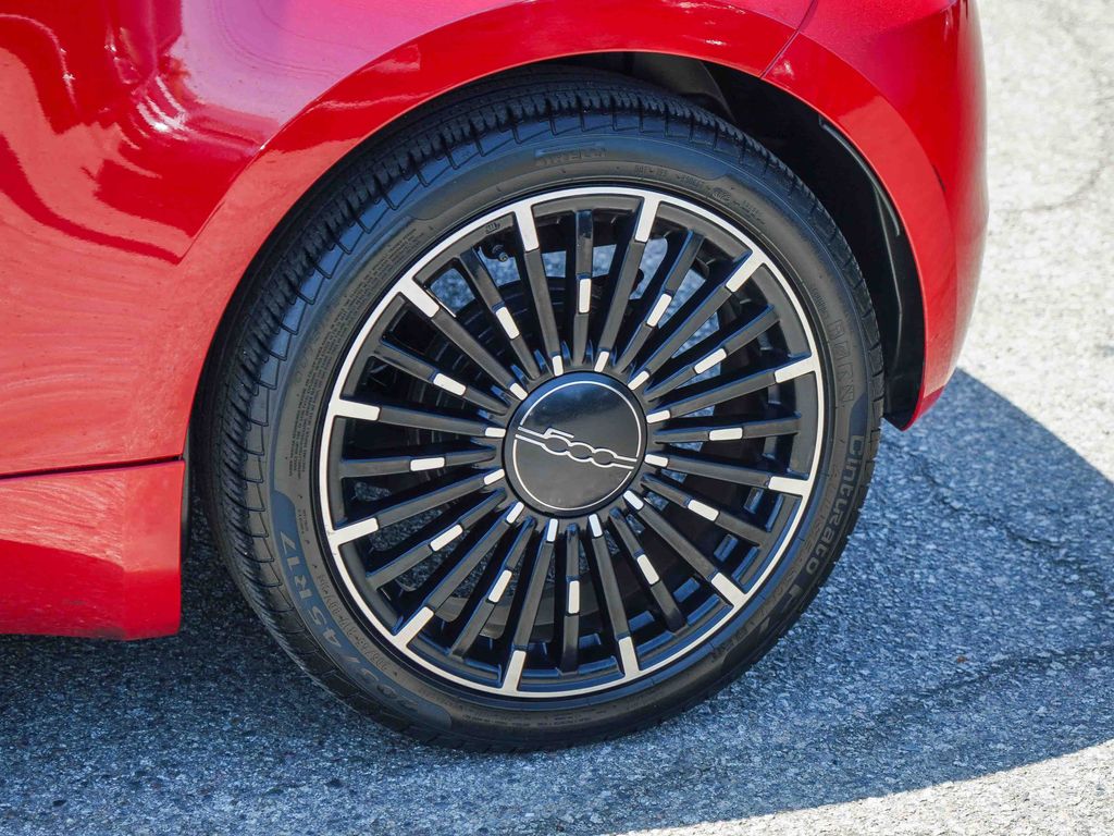 Thumbnail: 2024 Fiat 500e - 21