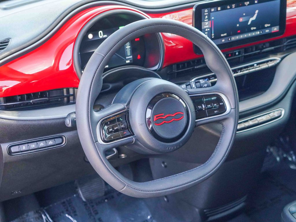 Thumbnail: 2024 Fiat 500e - 9