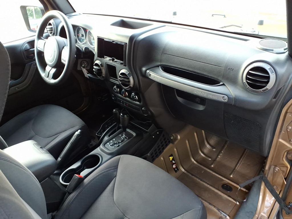 Thumbnail: 2015 Jeep Wrangler - 11