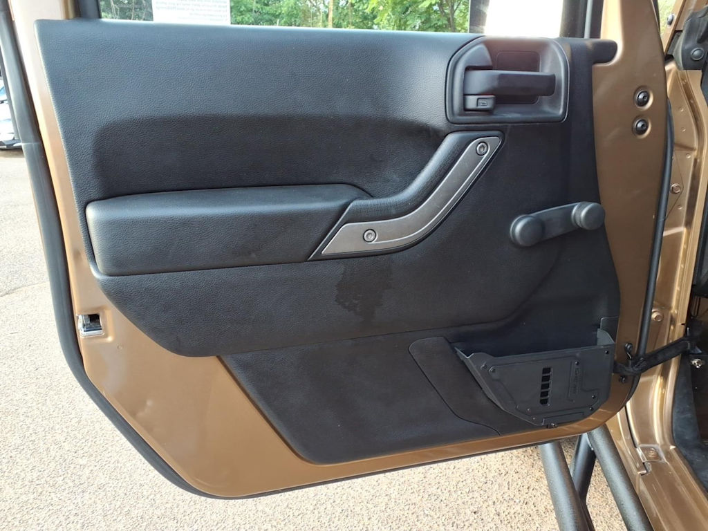 Thumbnail: 2015 Jeep Wrangler - 20