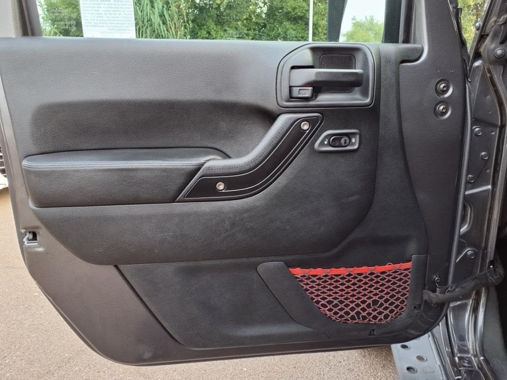 Thumbnail: 2017 Jeep Wrangler - 18