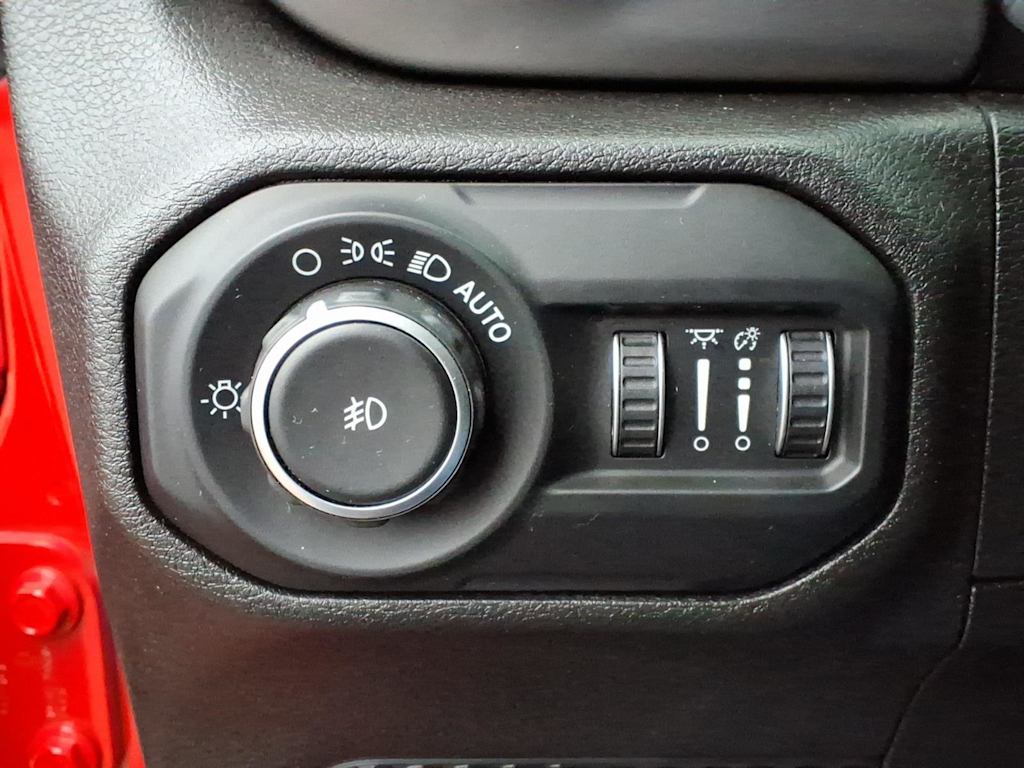 Thumbnail: 2019 Jeep Wrangler - 18