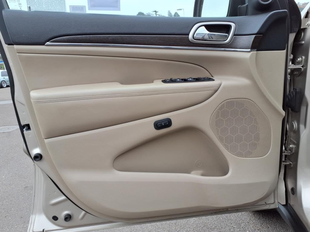 Thumbnail: 2014 Jeep Grand Cherokee - 17