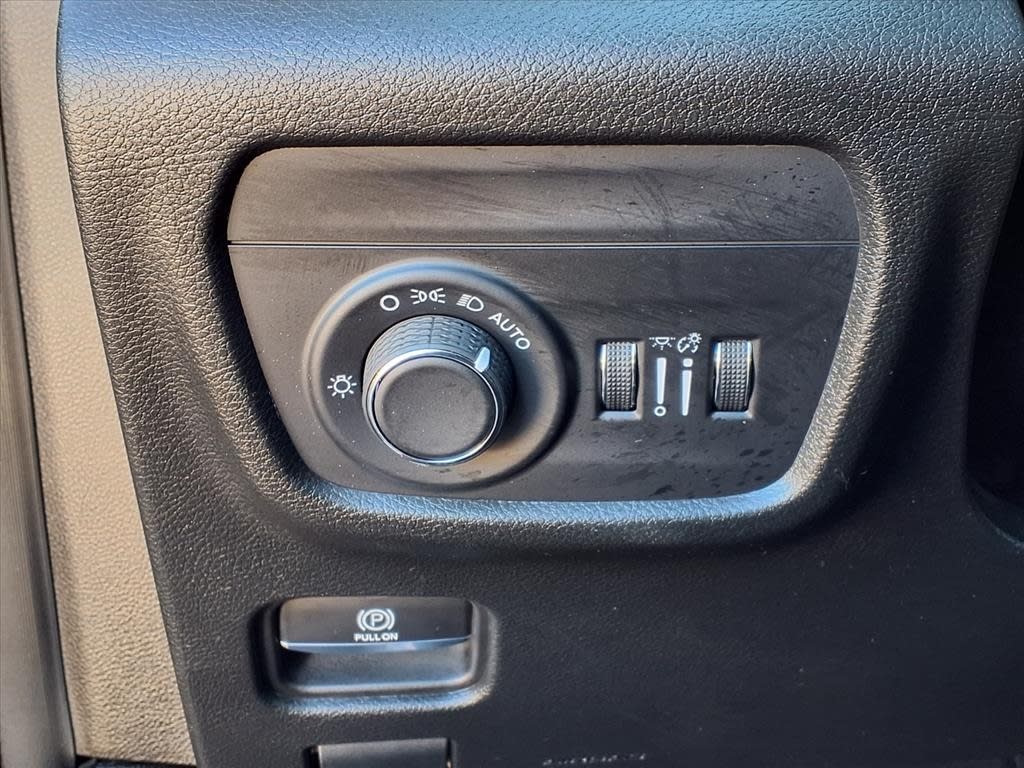 Thumbnail: 2023 Jeep Grand Cherokee - 19