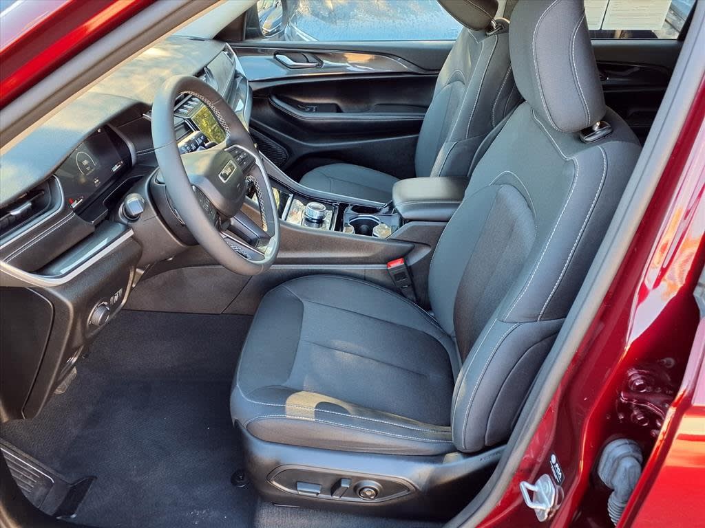 Thumbnail: 2023 Jeep Grand Cherokee - 7