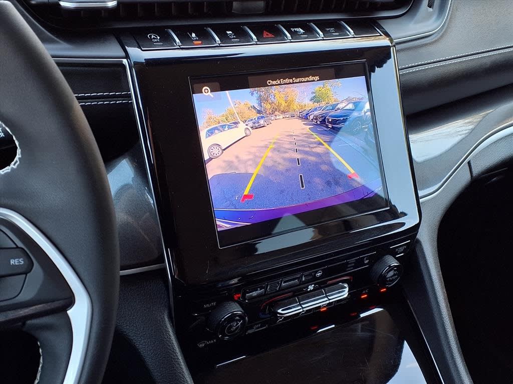 Thumbnail: 2023 Jeep Grand Cherokee - 23