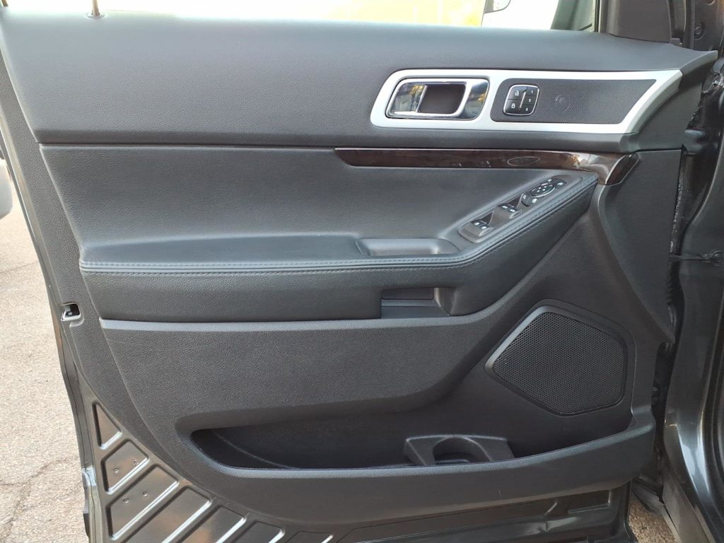 Thumbnail: 2015 Ford Explorer - 18