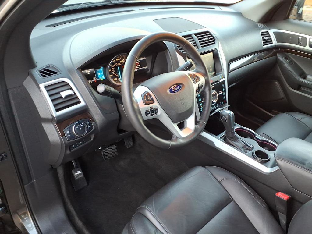 Thumbnail: 2015 Ford Explorer - 7