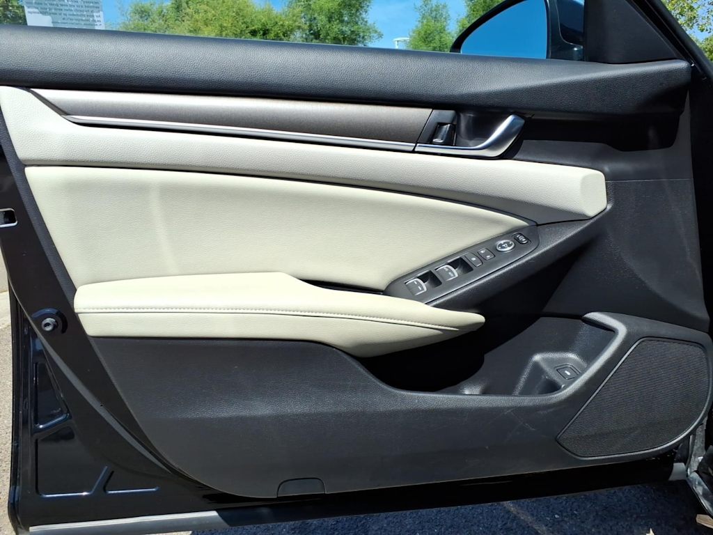 Thumbnail: 2018 Honda Accord - 16
