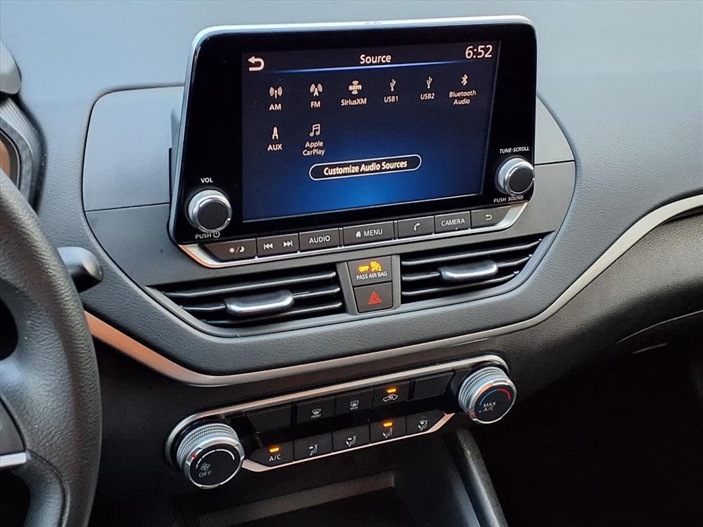 Thumbnail: 2020 Nissan Altima - 9