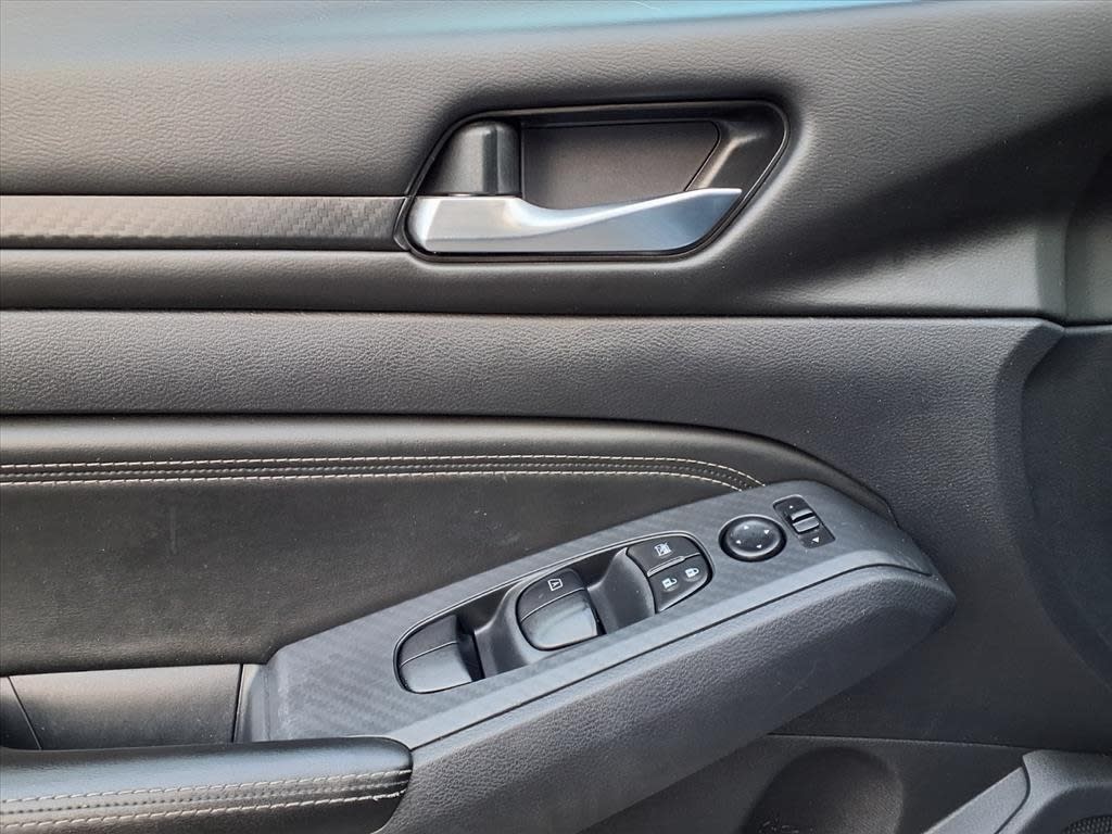 Thumbnail: 2020 Nissan Altima - 18