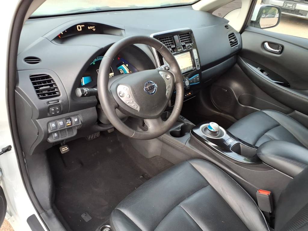 Thumbnail: 2017 Nissan Leaf - 6