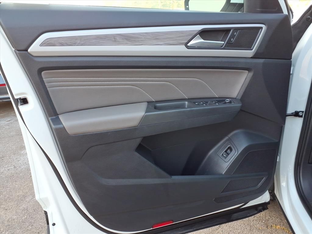 Thumbnail: 2023 Volkswagen Atlas - 17