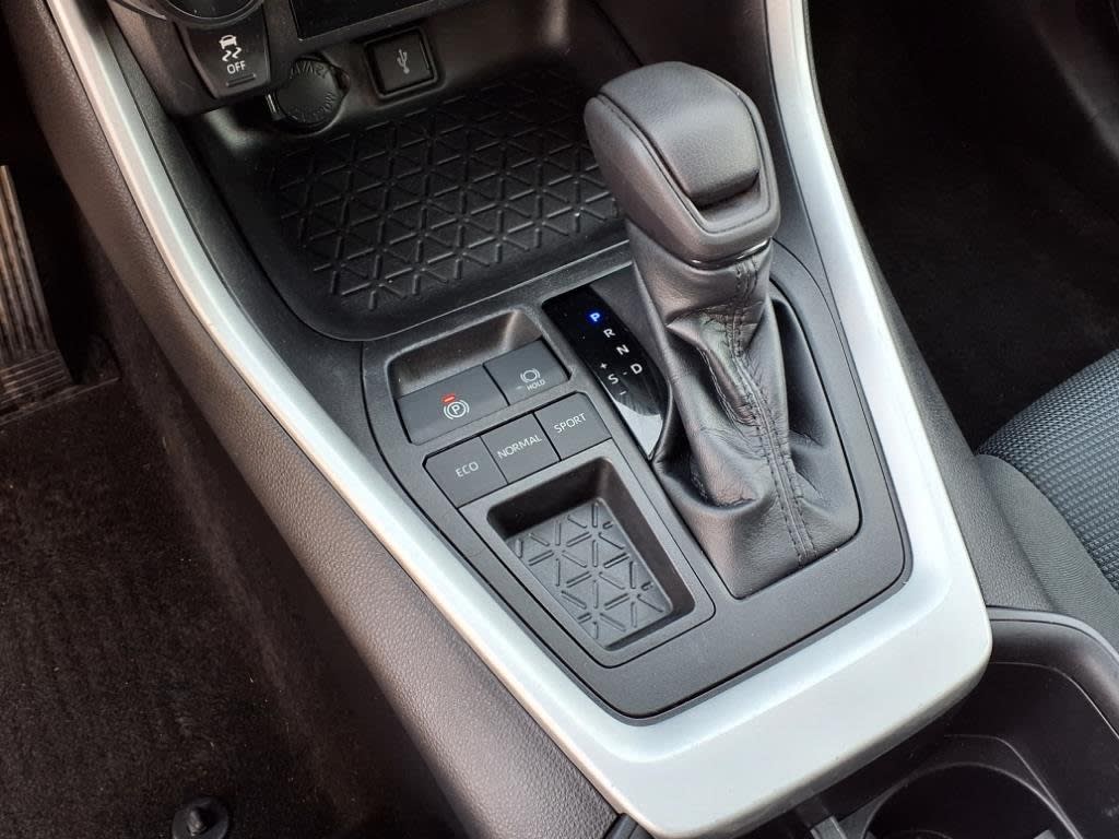 Thumbnail: 2022 Toyota RAV4 - 10