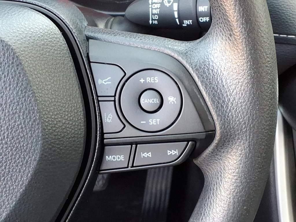 Thumbnail: 2020 Toyota RAV4 - 21