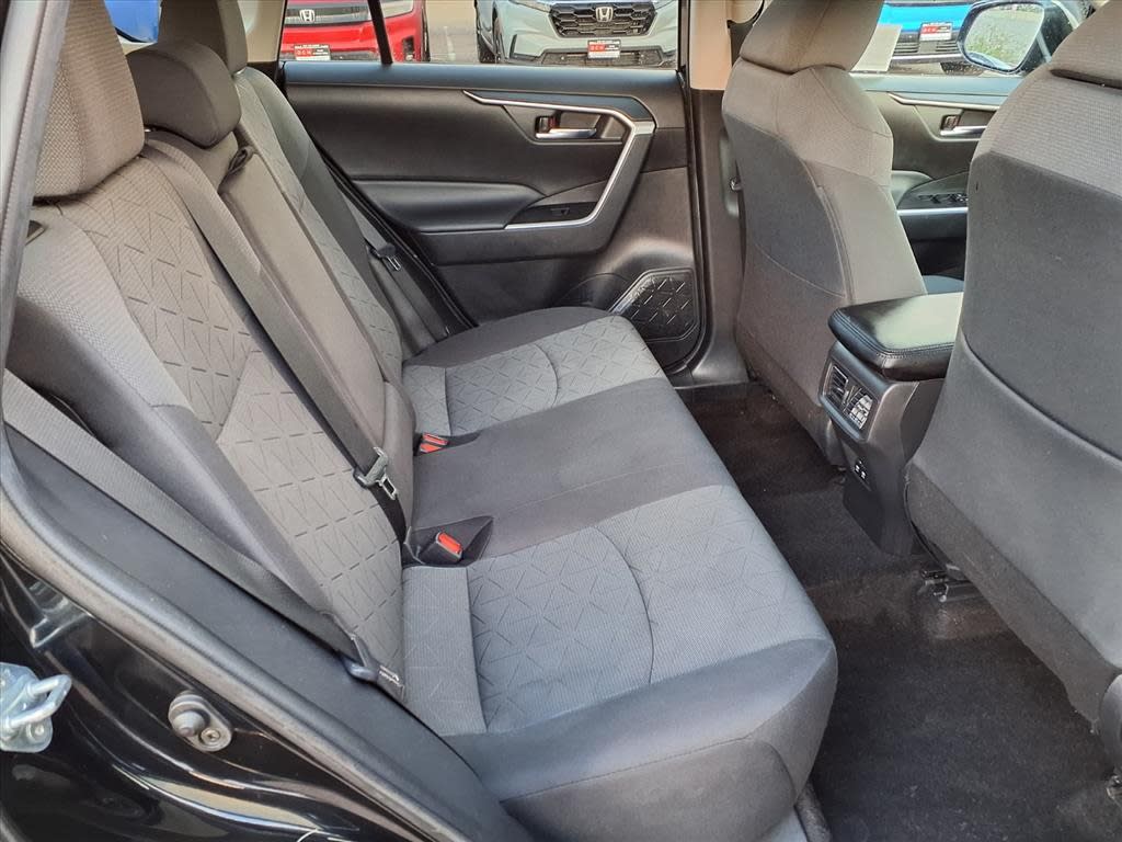 Thumbnail: 2020 Toyota RAV4 - 16