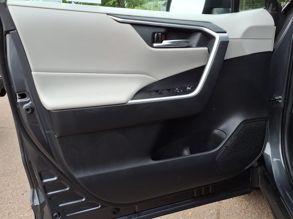 Thumbnail: 2020 Toyota RAV4 - 18