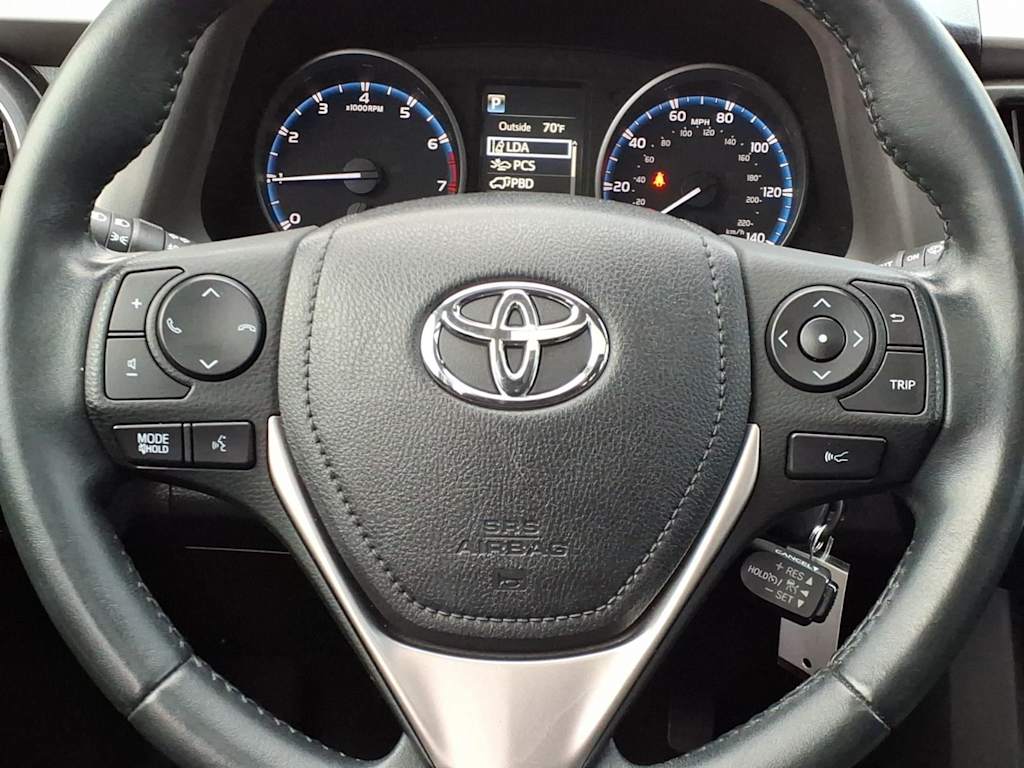 Thumbnail: 2017 Toyota RAV4 - 20