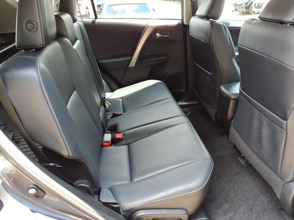 Thumbnail: 2013 Toyota RAV4 - 16