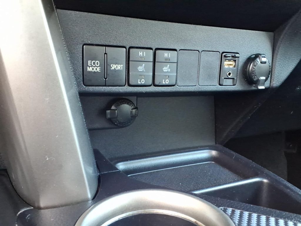 Thumbnail: 2015 Toyota RAV4 - 23