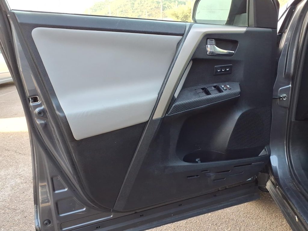 Thumbnail: 2015 Toyota RAV4 - 17