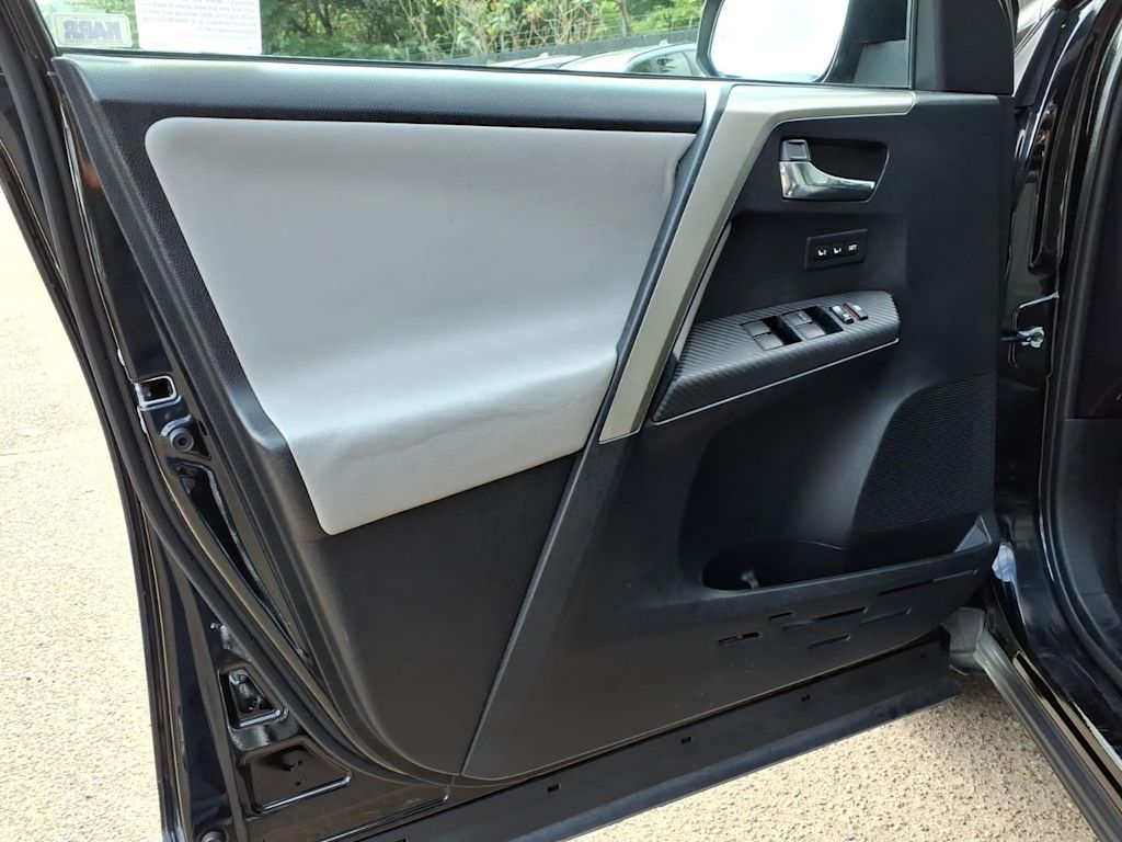 Thumbnail: 2014 Toyota RAV4 - 17