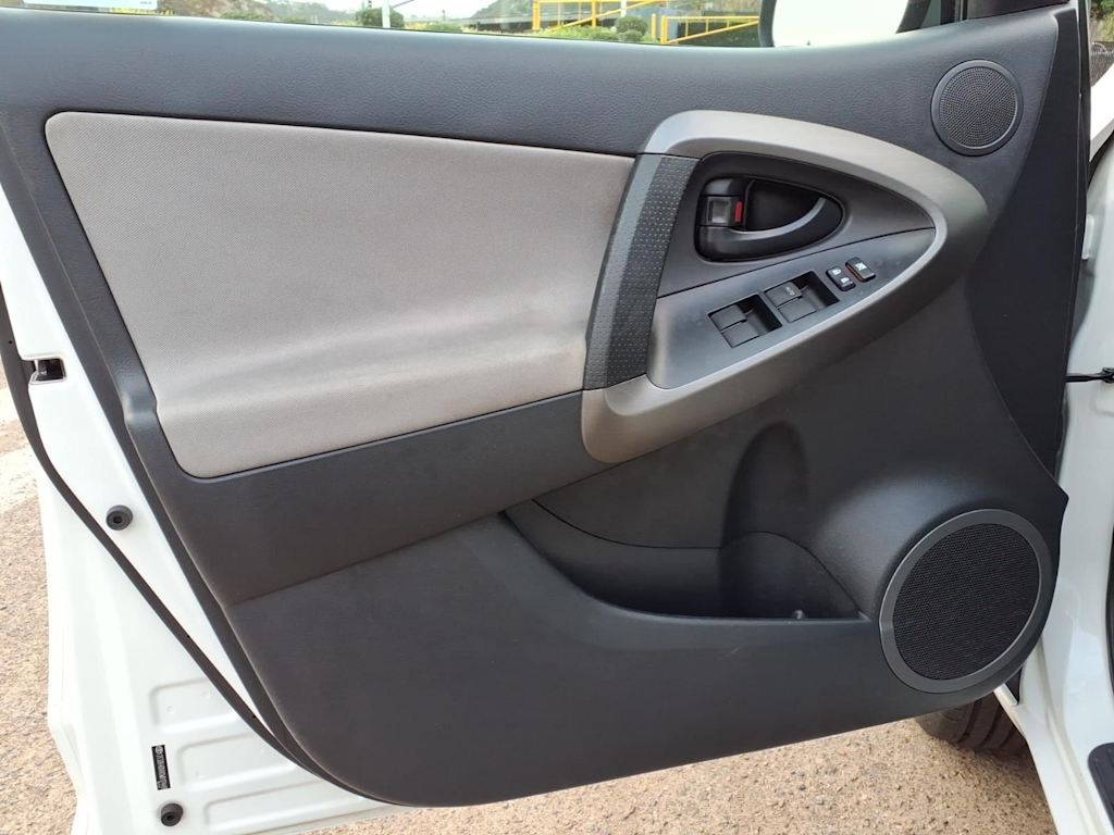 Thumbnail: 2012 Toyota RAV4 - 17