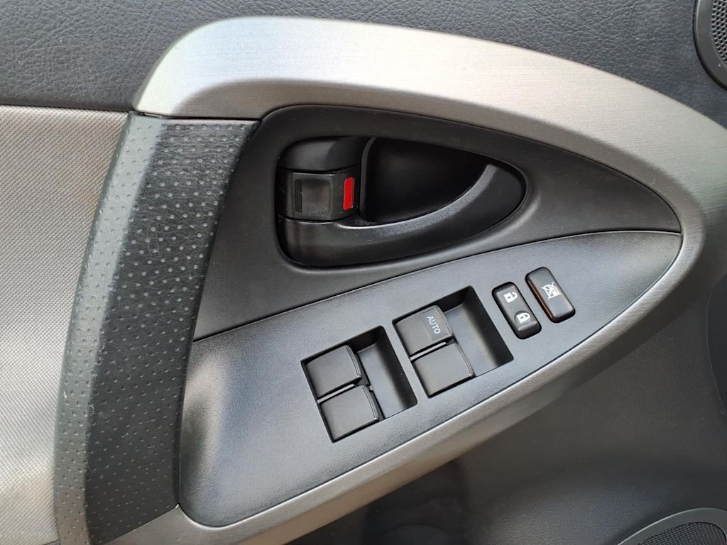 Thumbnail: 2012 Toyota RAV4 - 18