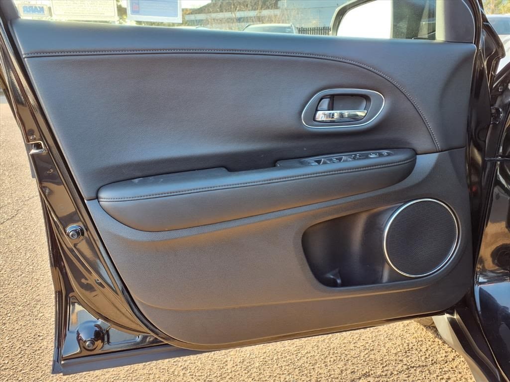 Thumbnail: 2016 Honda HR-V - 17