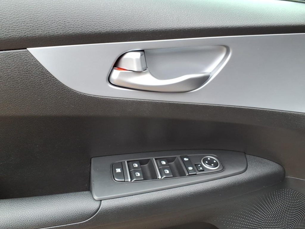 Thumbnail: 2023 Kia Forte - 18