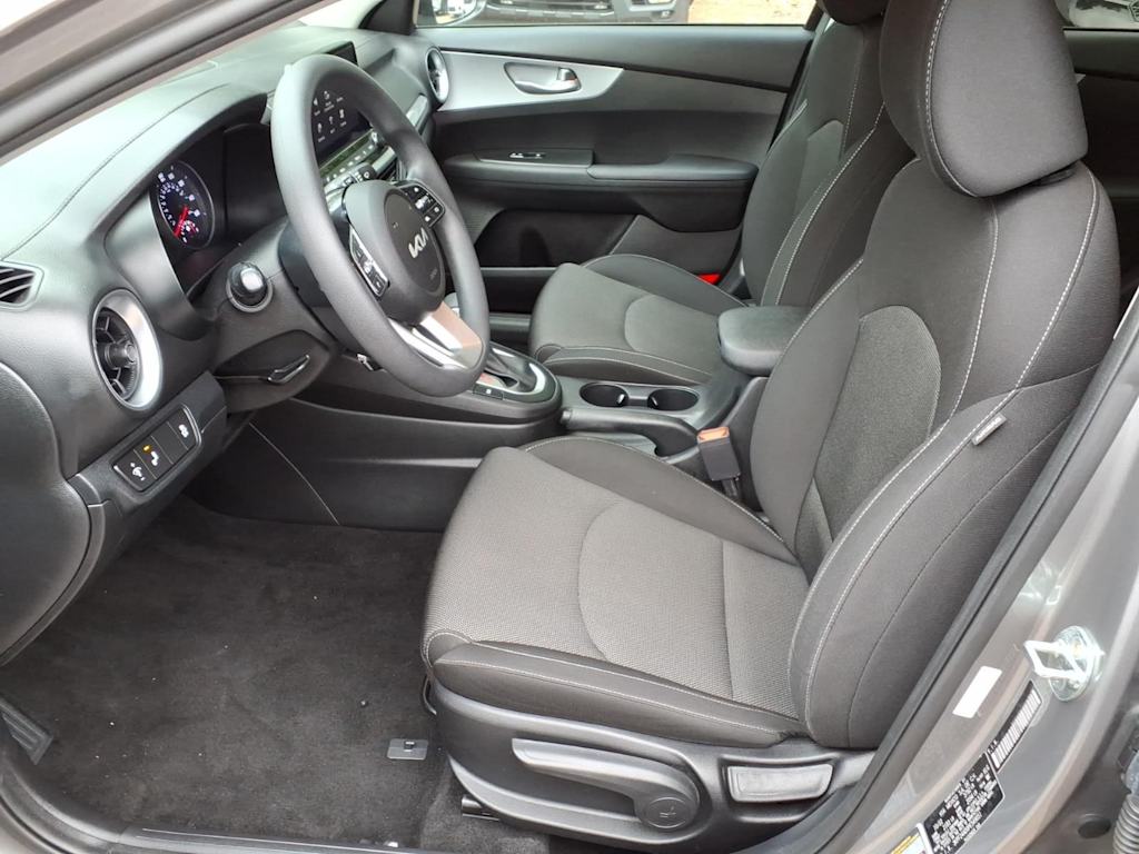 Thumbnail: 2023 Kia Forte - 8