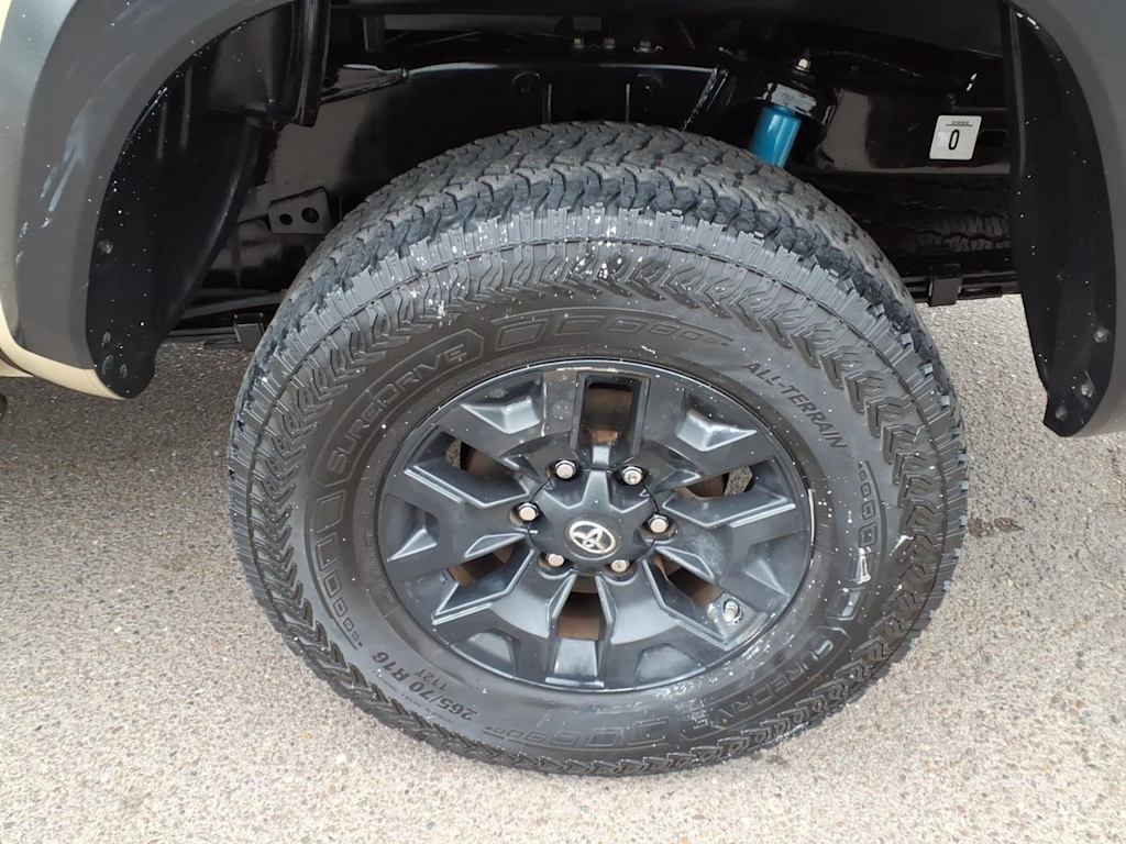 Thumbnail: 2017 Toyota Tacoma - 6