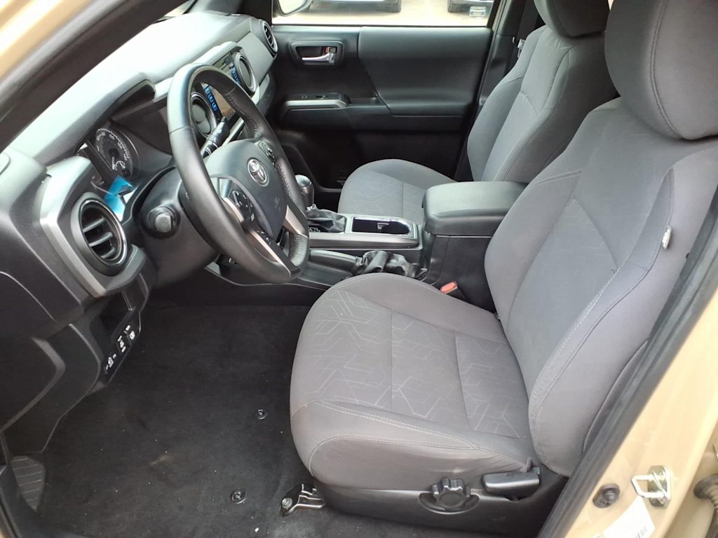 Thumbnail: 2017 Toyota Tacoma - 8