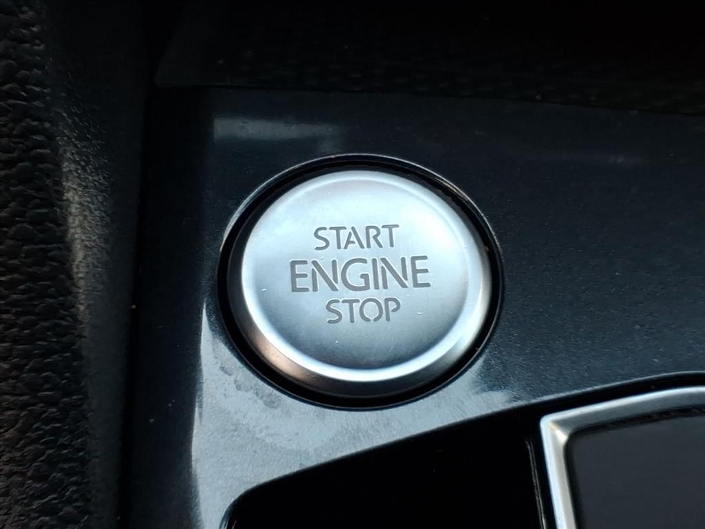 Thumbnail: 2020 Volkswagen Tiguan - 24