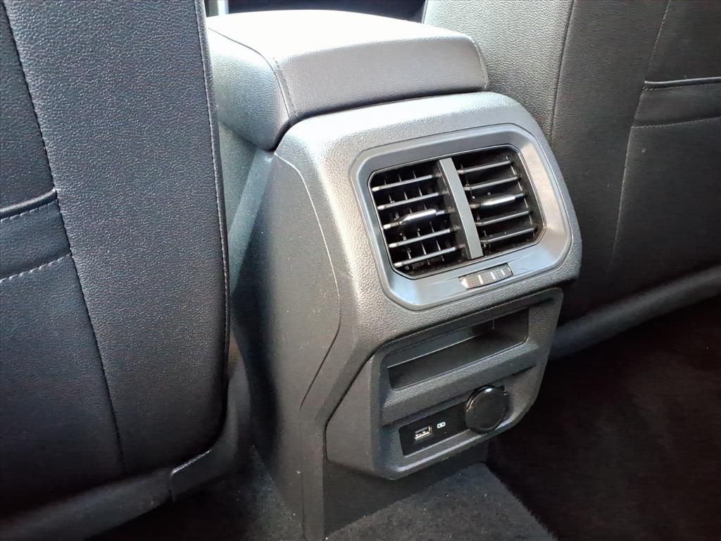 Thumbnail: 2020 Volkswagen Tiguan - 16