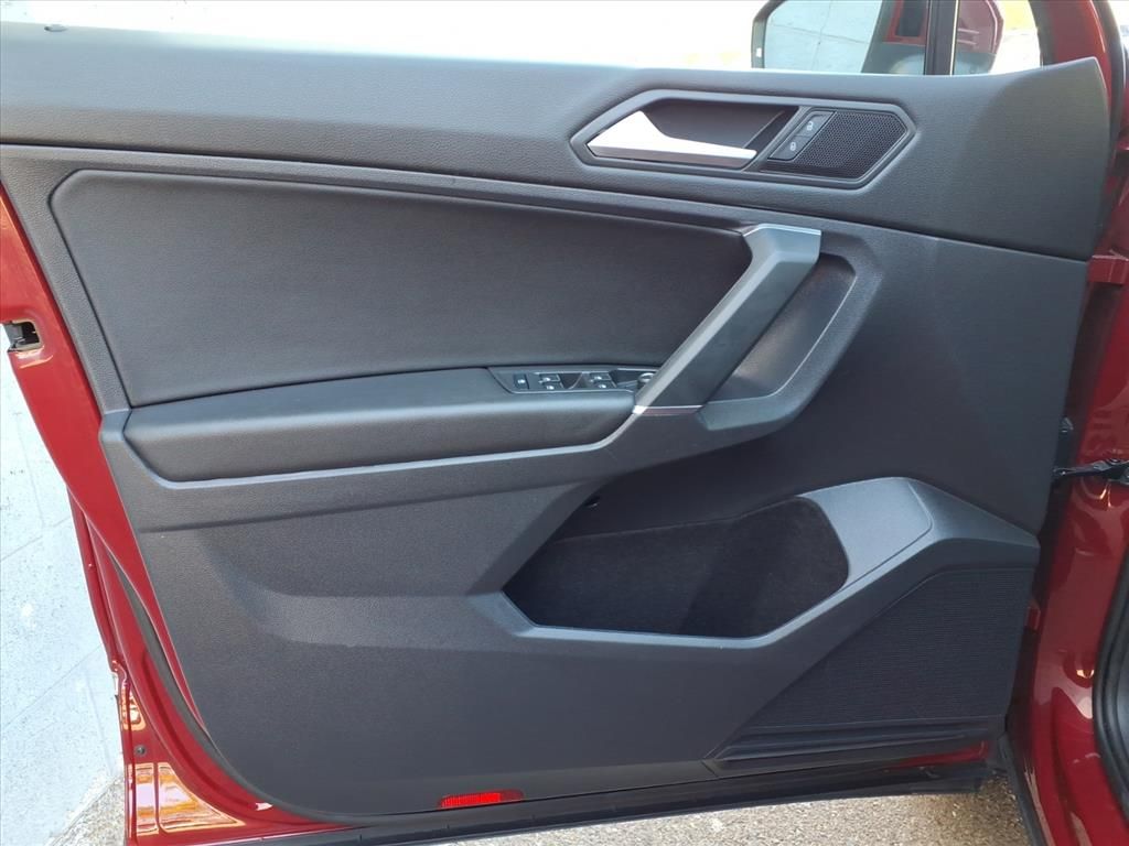 Thumbnail: 2020 Volkswagen Tiguan - 18