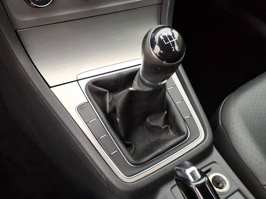 Thumbnail: 2015 Volkswagen Golf - 11