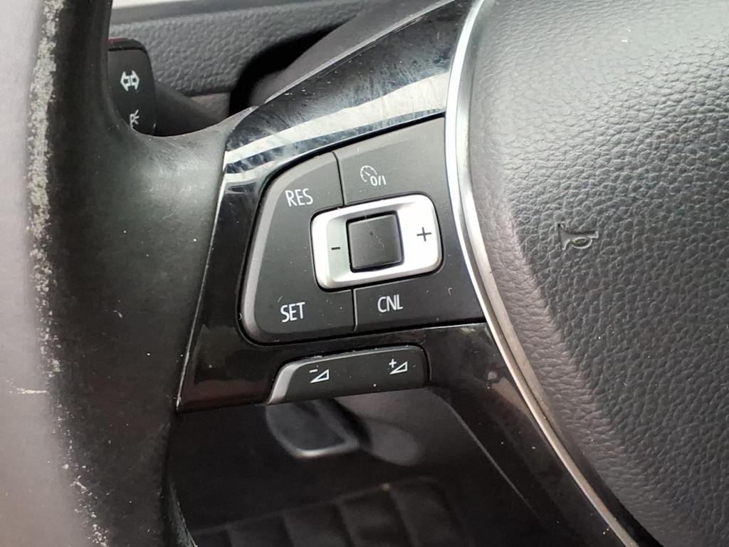 Thumbnail: 2015 Volkswagen Golf - 22